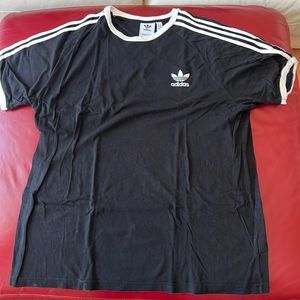 ADIDAS T SHIRT